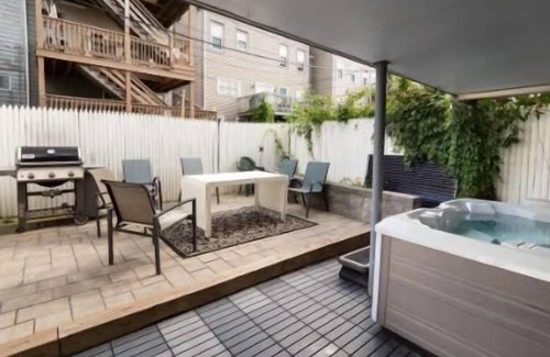 Telegraph Hill House | Hot Tub~Heart of Southie~BBQ