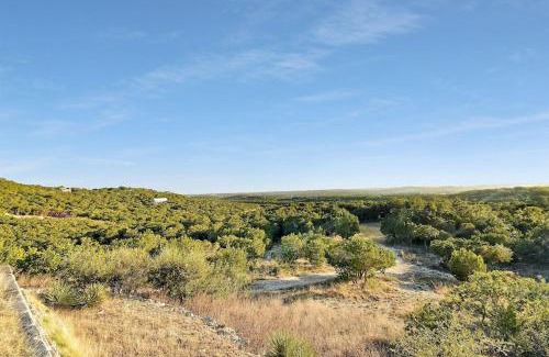 Leander House | Hot Tub, Heated Infinity Pool, Perfect Hill Country Estate on 10 Acres