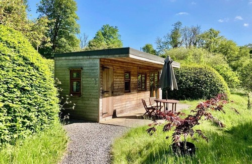 Carmarthen Cabin | Hot Tub Hideaway- The Nature’s Nook Retreat- Rural Carmarthen
