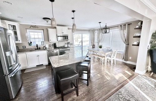 Town Bank House | Hot Tub Holiday Escape! Fireplace + 500ft to Private Beach, close to all!