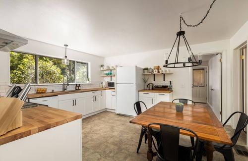 Meadow Vista Cottage | Hot Tub☀️Horse-Boarding🐴Gameroom🎯Cozy King Cottage