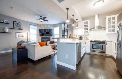 Fall Creek Place House | Hot Tub in prime location downtown