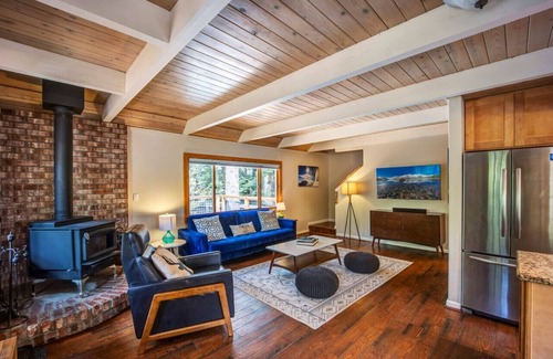 Pioneer Trail House | Hot Tub + Jungle Gym + Mini Pool Table