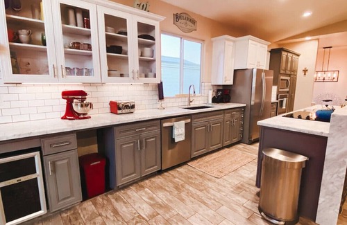 Oceano House | Hot Tub - Just Steps to the Beach - Sleeps 12!