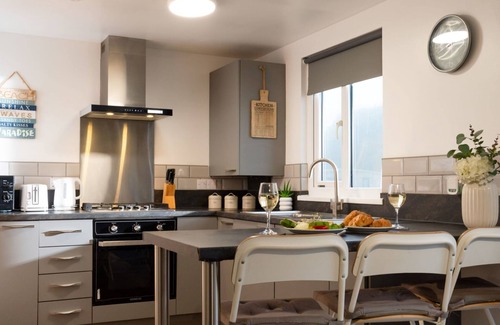 Helford Passage House | Hot Tub Lodge 2 by Interhome