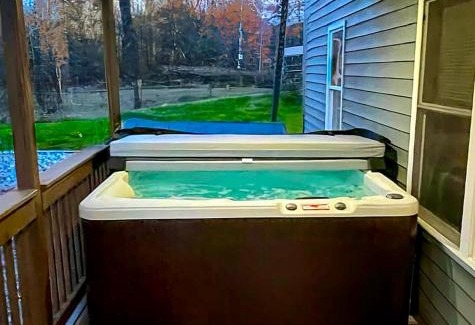 Lansing Apartment | Hot Tub! LRG Home! Sleeps 16!Near Ithaca! Dogs OK