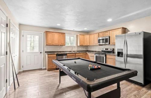 Lansing Apartment | Hot Tub! LRG Home! Sleeps 16!Near Ithaca! Dogs OK