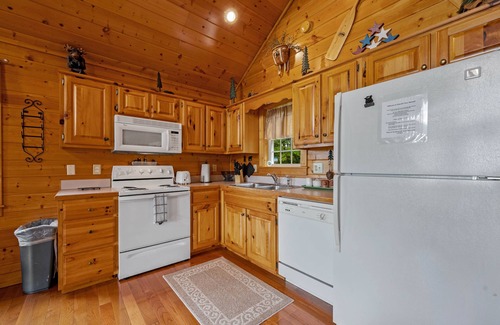 Wears Valley Cabin | Hot Tub - Minutes to National Park - Private Cabin with Views!