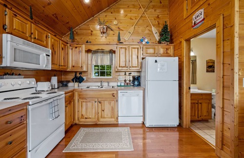Wears Valley Cabin | Hot Tub - Minutes to National Park - Private Cabin with Views!