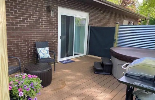 Halfmoon Apartment | HOT TUB & New Stylish Saratoga County Efficiency