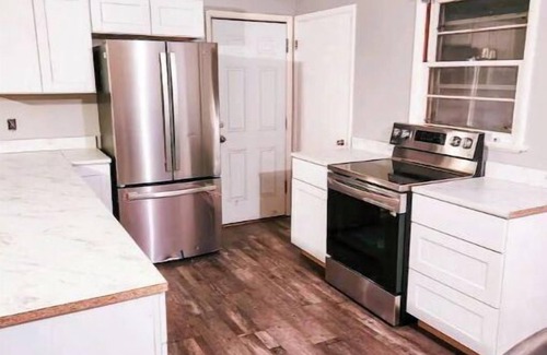 Pocatello House | HOT TUB! Newly renovated Sunset Themed house.