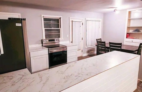 Pocatello House | HOT TUB! Newly renovated Sunset Themed house.