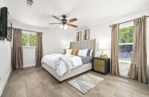 San Leanna House | Hot Tub|Office|3BRs|Private Yard|Pets Welcome