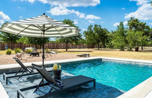 Manor House | Hot Tub Pool + Firepit + Gameroom ~ Guesthouse