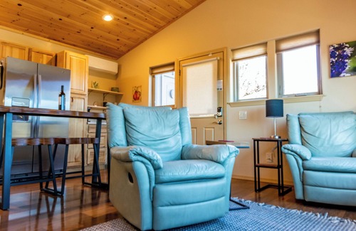 Cornville Cottage | Hot Tub, Pool, King Bed, Views, and NO checkout chores @ Stargazer Cottage!