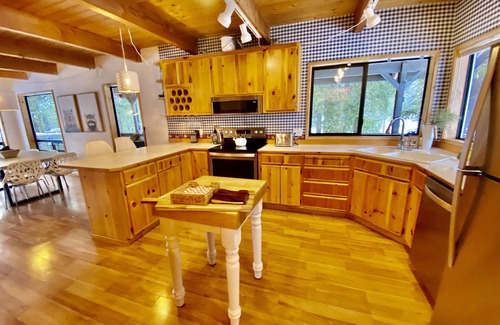 Ardenvoir House | Hot tub,pool table,xc/downhill ski,near-Stevens Pass,Leavenworth,Lake Wenatchee