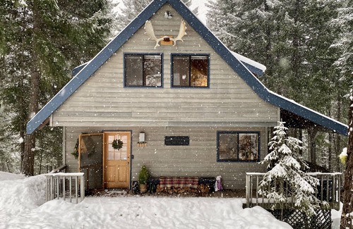 Ardenvoir House | Hot tub,pool table,xc/downhill ski,near-Stevens Pass,Leavenworth,Lake Wenatchee