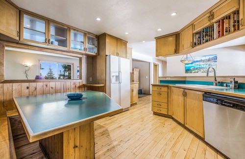 Upper Kingsbury House | Hot Tub Pool Table Views Decks Game Room near Heavenly Ski Beach Casino Forest 9