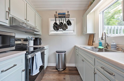 New River House | Hot tub, private dock, with water front lake access for relaxing or exploring.