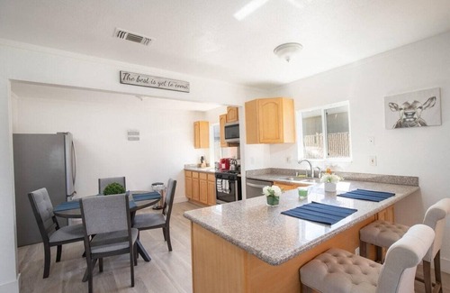 West Sacramento House | Hot Tub * Relaxing Retreat * Mins to DT Sacramento