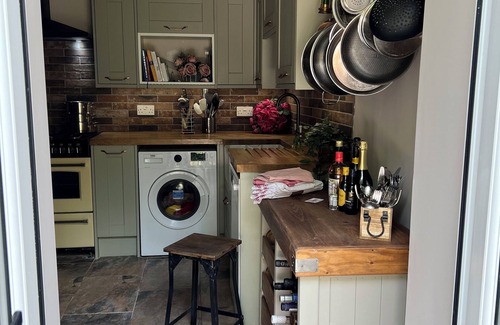 Abertillery House | Hot tub Retreat In The Valley's Of South Wales