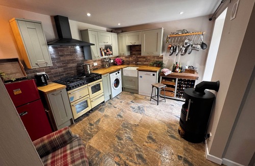 Abertillery House | Hot tub Retreat In The Valley's Of South Wales