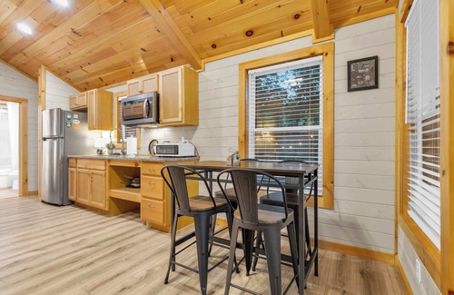 Greenville Cabin | Hot Tub! Riverfront Cabin 6 min to GVL - Sleeps 4
