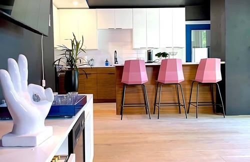 MLK House | Hot Tub Royale Rainey Street — 6 minute drive