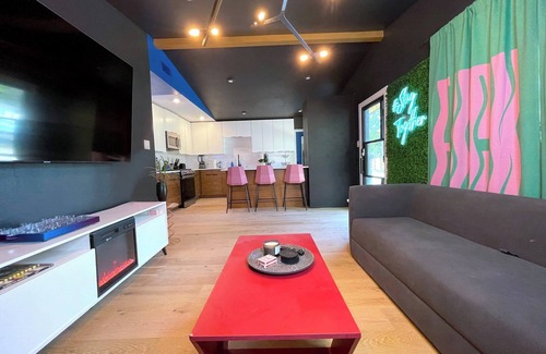 MLK House | Hot Tub Royale Rainey Street — 6 minute drive
