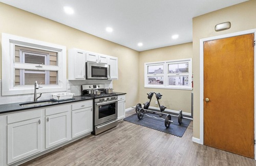 Constable Hook House | Hot Tub | Sauna | Gaming | Outdoor Grilling | NYC | EWR | Sleeps 30