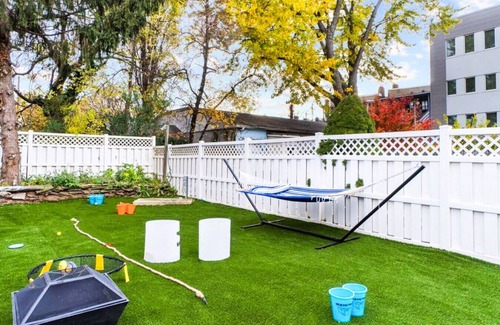 Constable Hook House | Hot Tub | Sauna | Gaming | Outdoor Grilling | NYC | EWR | Sleeps 30