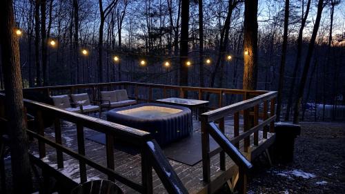 Wellington House | HOT TUB -Secluded Cabin Cave Run Lake and near Red River Gorge