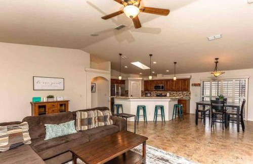 Lake Havasu City House | HOT TUB . SPACIOUS . PETS . CENTRAL . BOAT PARKING
