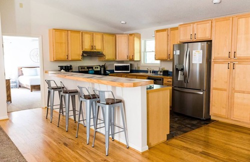Massanutten House | Hot Tub! Spacious & Relaxing! Child/Dog Friendly! Close to all the Fun!