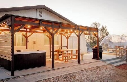 Joshua Tree House | Hot Tub, Stargazing Dome, King Bed, EV Charger
