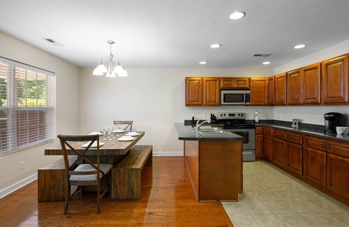 Gatlinburg - Pigeon Forge Cottage | Hot Tub, Swing, and Privacy! No steep mountain roads. Close to parkway