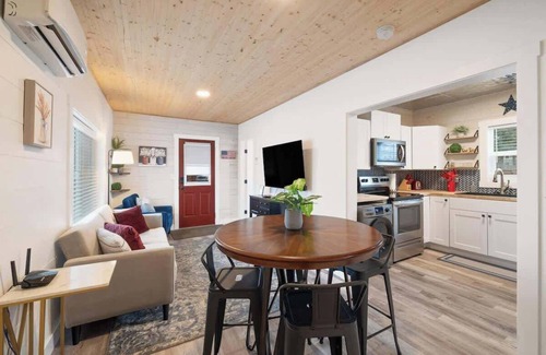 Ponderay House | Hot tub - Tesla Charger - Fire Pit - Apartment