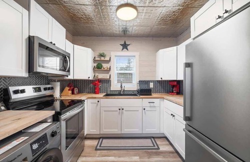 Ponderay House | Hot tub - Tesla Charger - Fire Pit - Apartment
