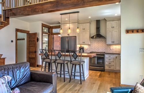 Swannanoa Cabin | Hot Tub Views, Pet-Friendly Privacy Near Asheville + Biltmore Pass
