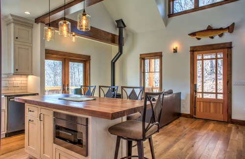 Swannanoa Cabin | Hot Tub Views, Pet-Friendly Privacy Near Asheville + Biltmore Pass