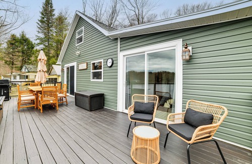 Deposit House | Hot Tub & Watercrafts: Lakefront Catskills Getaway
