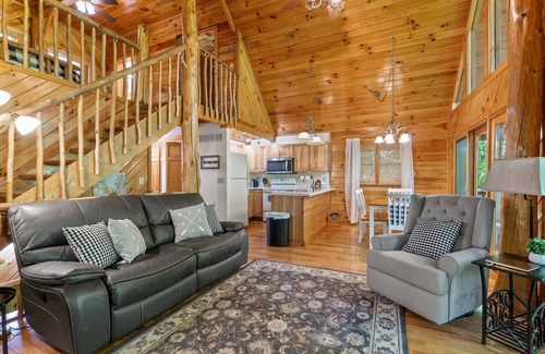 Slade Cabin | Hot Tub & WiFi - Family Cabin - Birdsong - Red River Gorge, Kentucky!