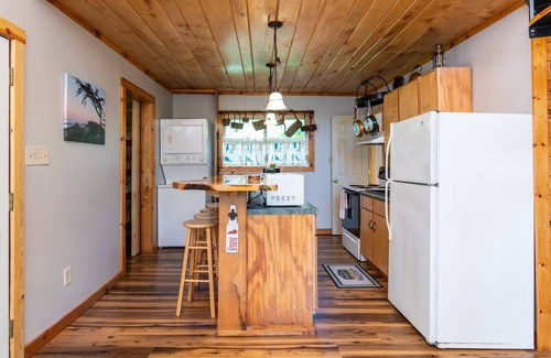 Slade Cabin | Hot Tub & WiFi - Gorgeous View Cabin - Large Family Cabin in Red River Gorge, Kentucky!