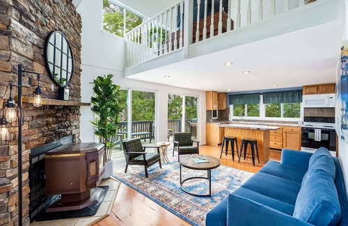 Ridgeway Cabin | Hot Tub, Wraparound Deck, & WiFi at Chalet Cabin
