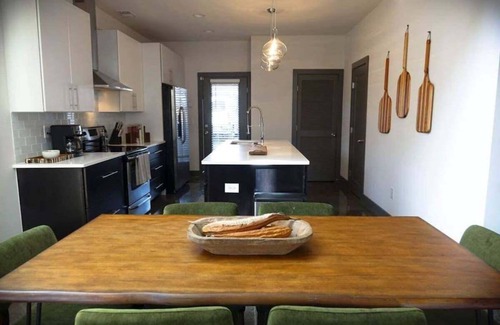Chestnut Hill House | Hot Tubs + Rooftops | Sleeps 20 Near Broadway