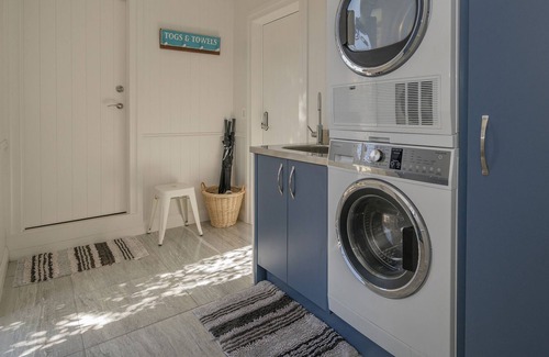 Hot Water Beach House | HOT WATER ESCAPE - HOT WATER BEACH HOLIDAY HOME in Hot Water Beach