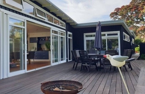 Hot Water Beach House | HOT WATER ESCAPE - HOT WATER BEACH HOLIDAY HOME in Hot Water Beach