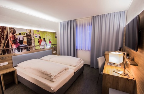 Neutraubling Hotel | Hotel 7 Continents