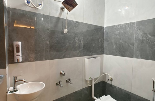 Ujjain Hotel | Hotel Advika