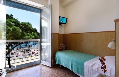 San Bartolomeo al Mare Hotel | Hotel Anita